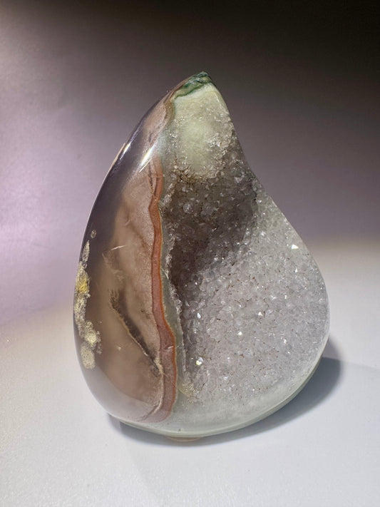 Seltene grüne Achat-Flamme aus Uruguay – 6.5 cm, 150 g – funkelnd & einzigartige Farbe 💚