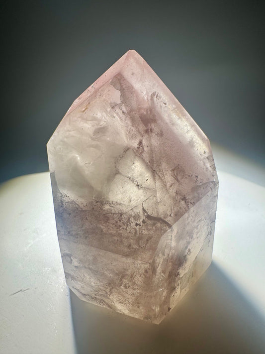 Pink Lithium Spitze 3 cm – faszinierendes, funkelndes Innenleben aus Brasilien, seltene Edelstein-Qualität 💗 (Kopie)