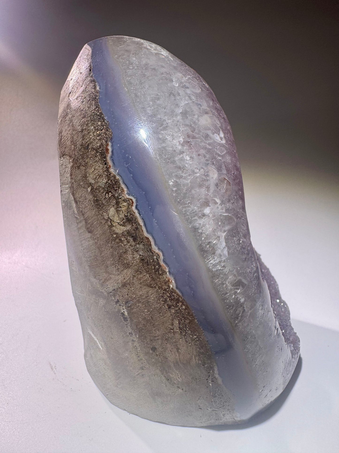 Bezaubernder fliederfarbener Sugary Rainbow Amethyst aus Uruguay – 13 cm, 1.11 kg – seltene Mikrokristallisation