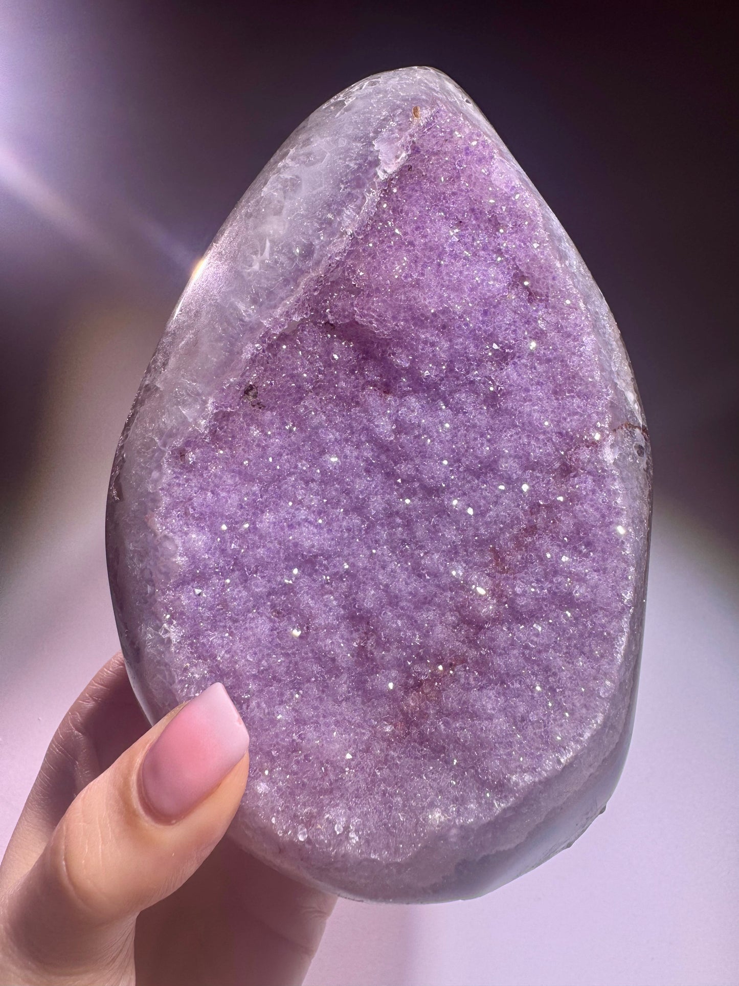 Bezaubernder fliederfarbener Sugary Rainbow Amethyst aus Uruguay – 13 cm, 1.11 kg – seltene Mikrokristallisation