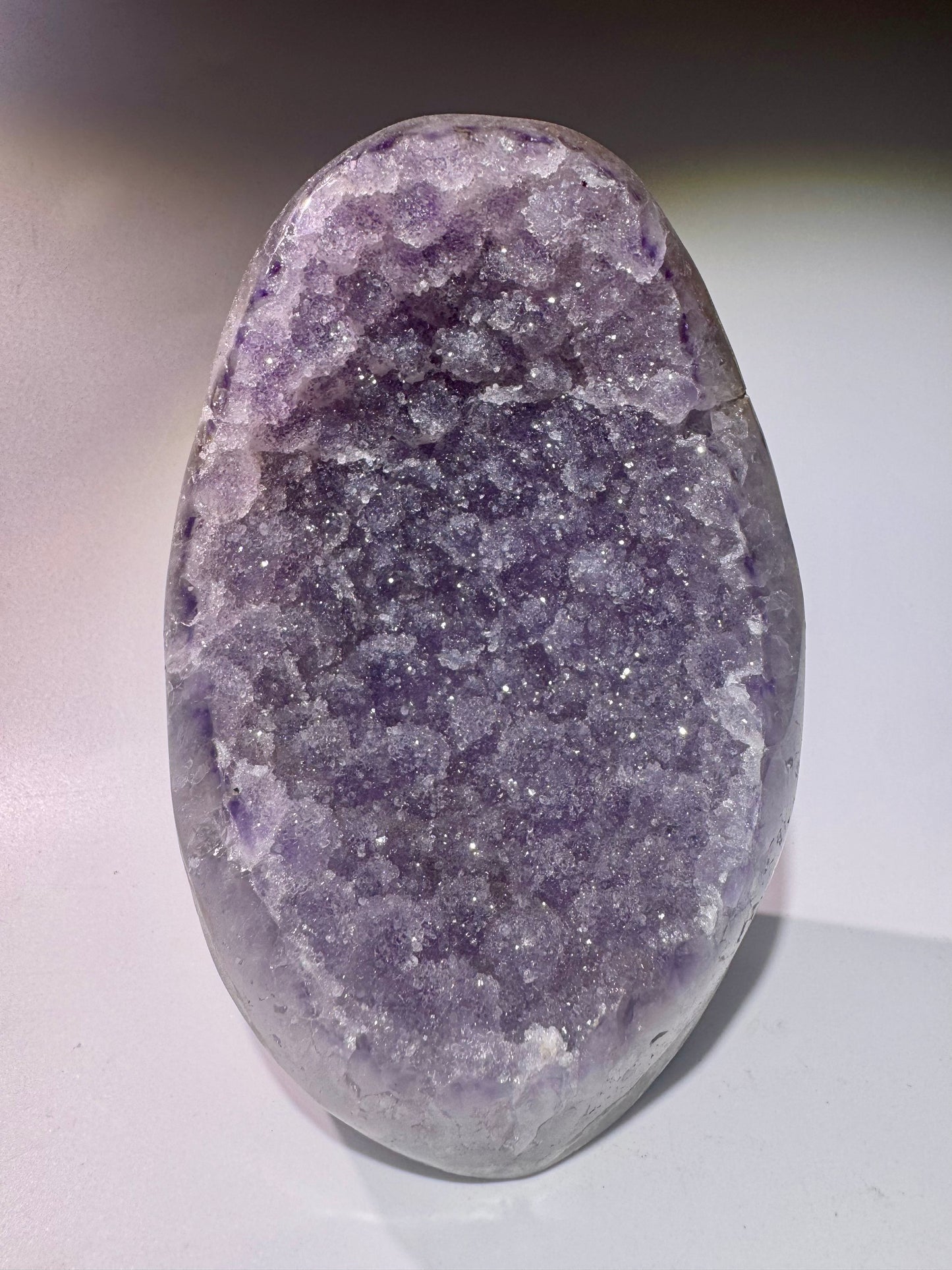 Sugary Rainbow Amethyst Cutbase – 14cm, 863g – pastellfarben, mikrokristallin, aus Uruguay