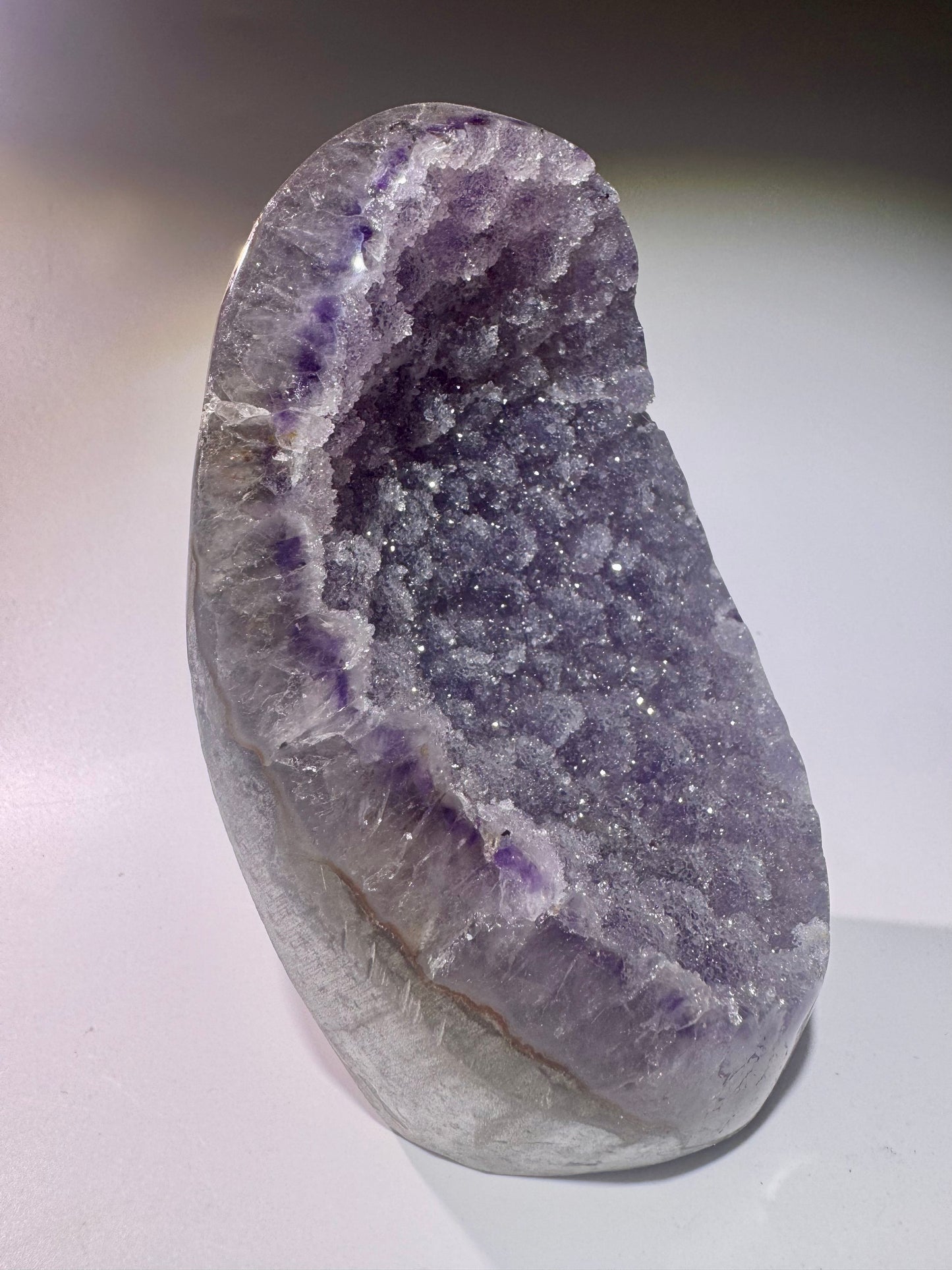 Sugary Rainbow Amethyst Cutbase – 14cm, 863g – pastellfarben, mikrokristallin, aus Uruguay