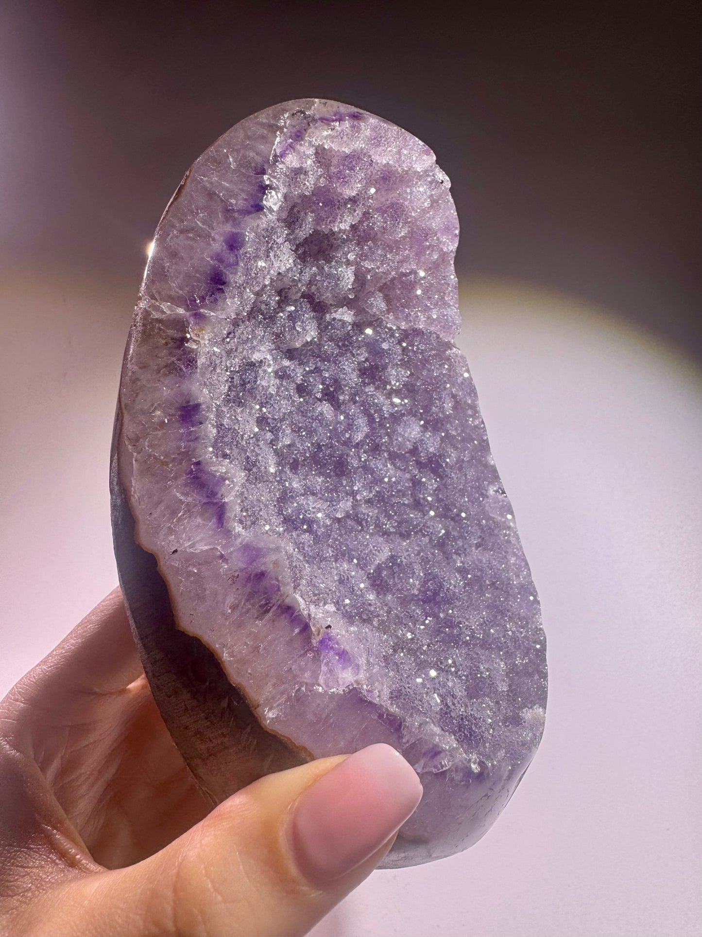 Sugary Rainbow Amethyst Cutbase – 14cm, 863g – pastellfarben, mikrokristallin, aus Uruguay