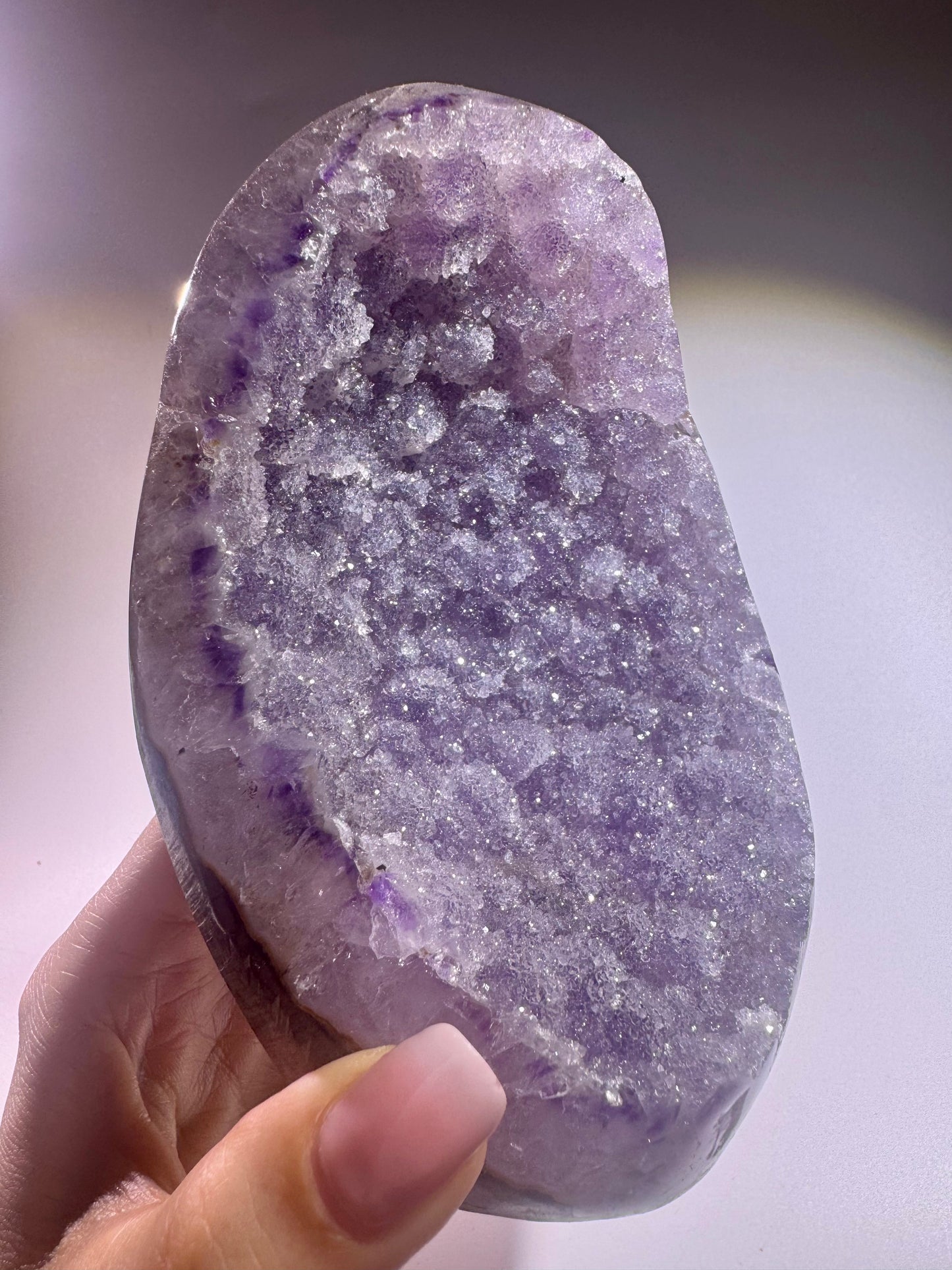 Sugary Rainbow Amethyst Cutbase – 14cm, 863g – pastellfarben, mikrokristallin, aus Uruguay