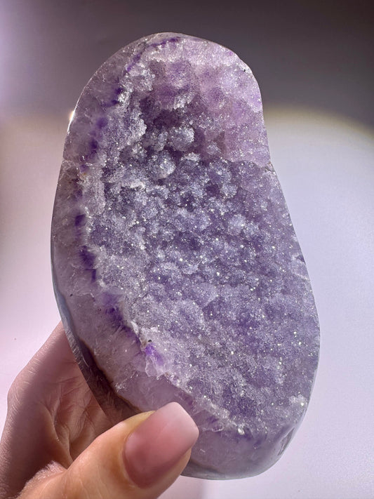 Sugary Rainbow Amethyst Druse Geode – 14cm, 863g – aus Uruguay UNIQUE CRYSTALS Zürich