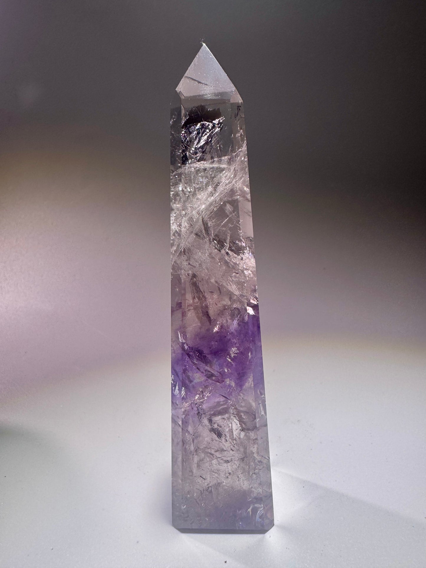 Phantom Amethyst Spitze mit Regenbogen – 10.7 cm | 1A-Qualität aus Brasilien