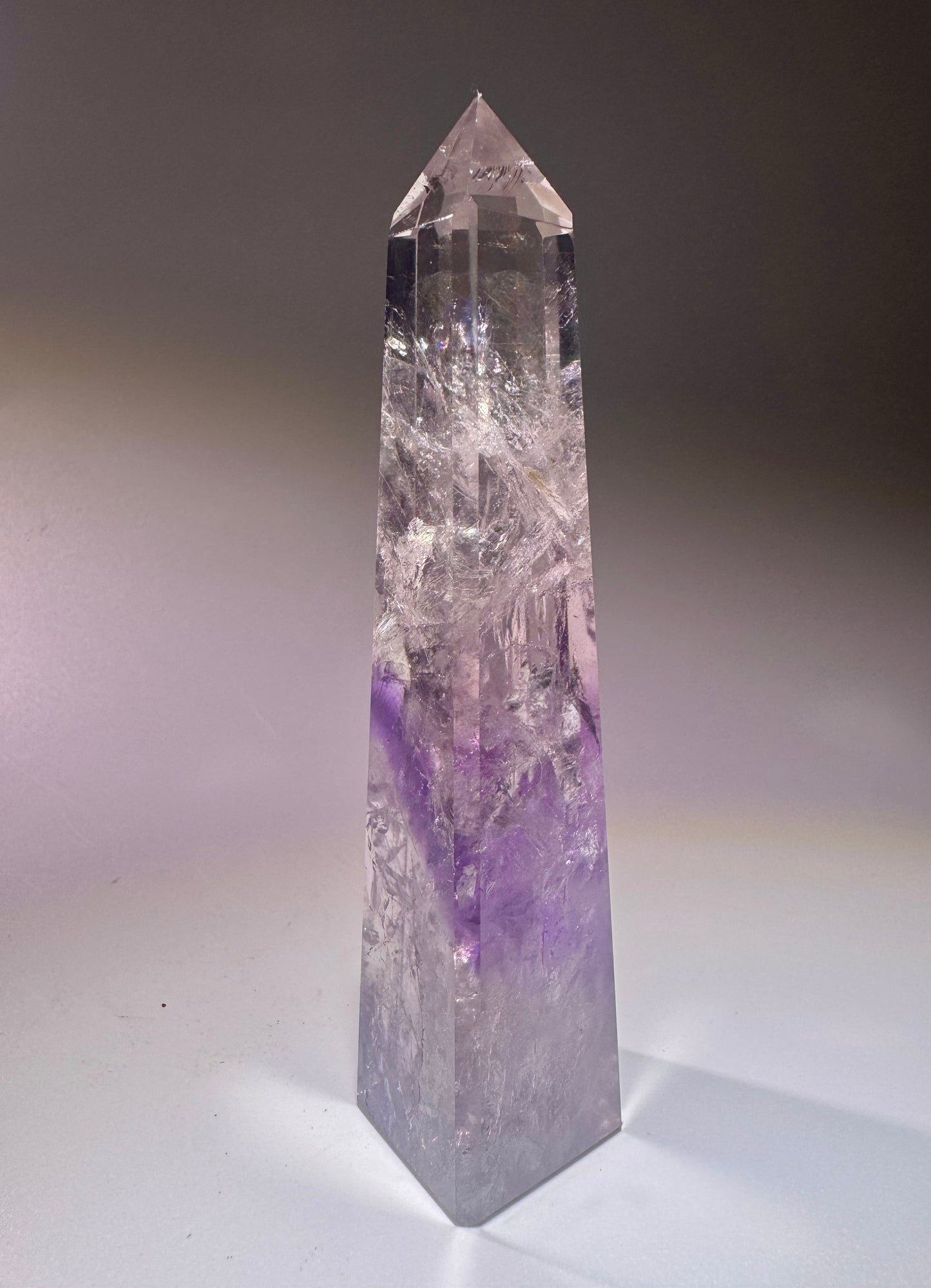 Phantom Amethyst Spitze mit Regenbogen – 10.7 cm | 1A-Qualität aus Brasilien