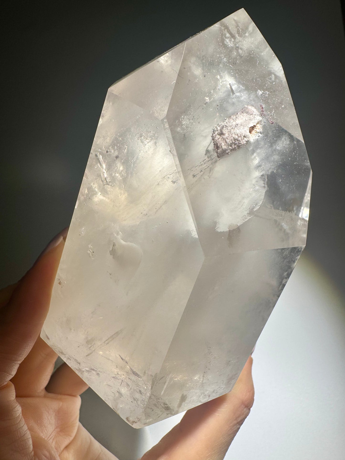 Pink Lithium Kristall 11 cm – rosa Edelstein aus Brasilien mit Phantomen & Einschlüssen, 835 g