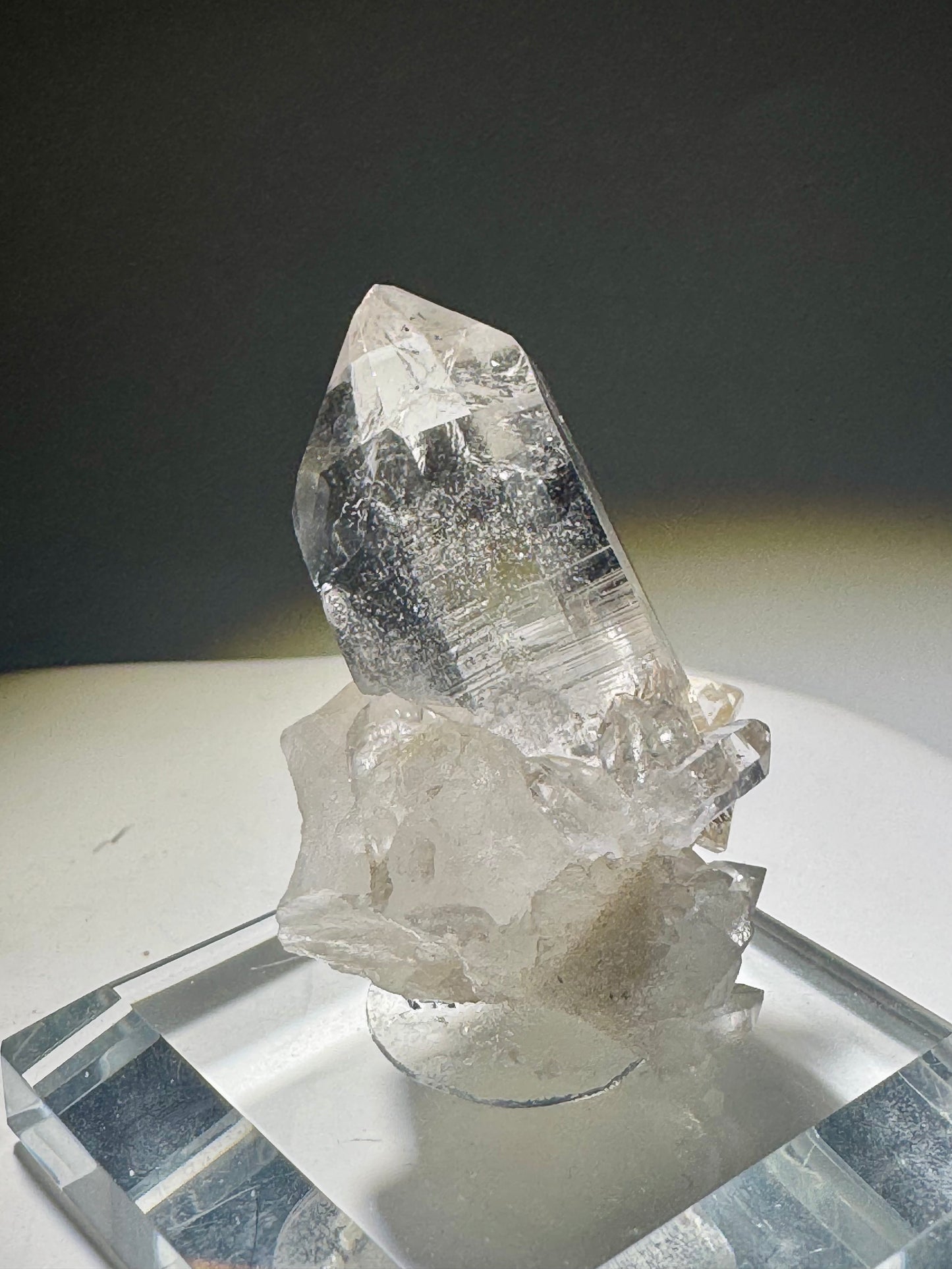 Kleiner, perfekter Quarz-Kristall aus dem Himalaya – roh, klar & ethisch gewonnen