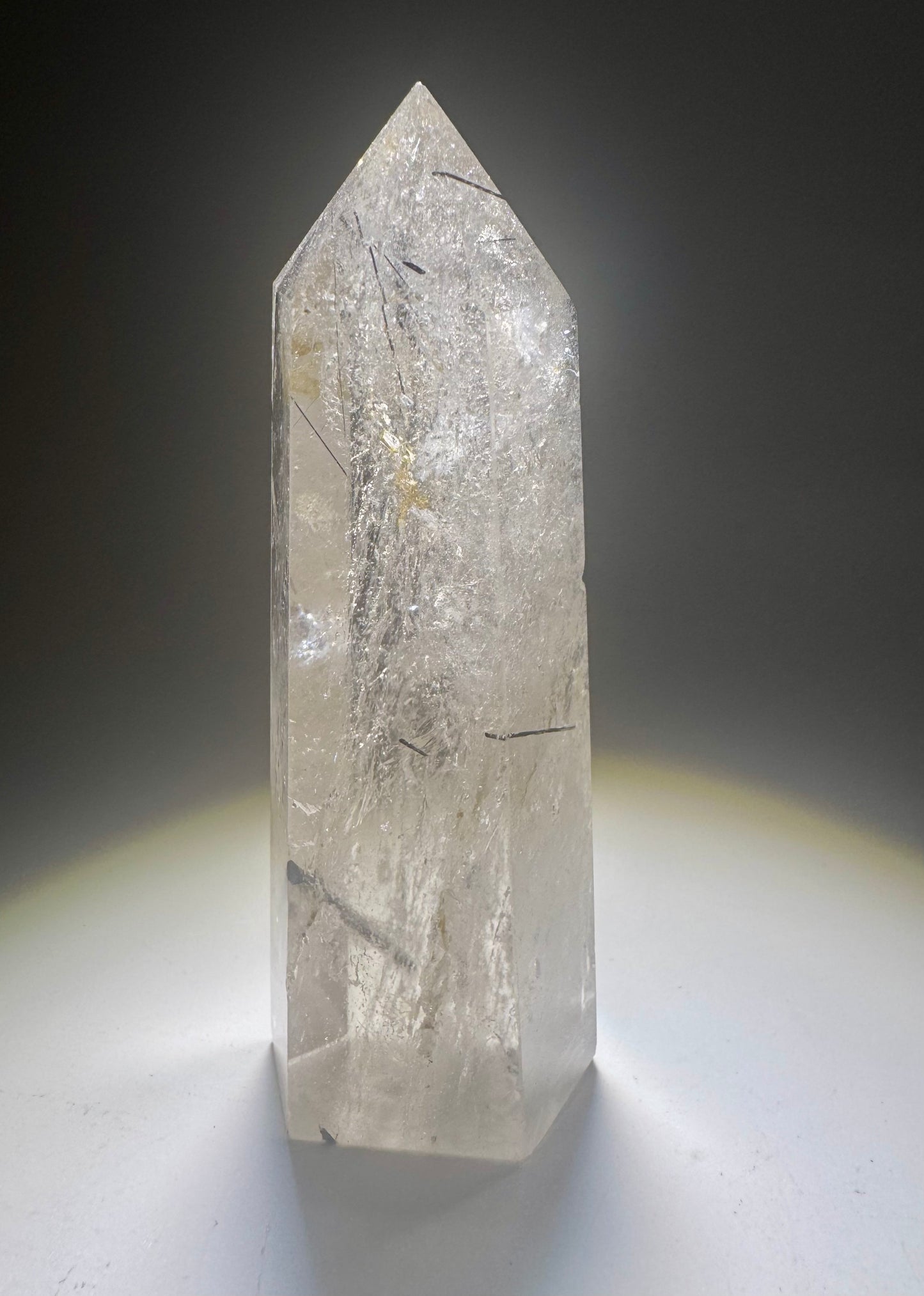 Bergkristall Spitze mit Turmalin - 9cm, 118g