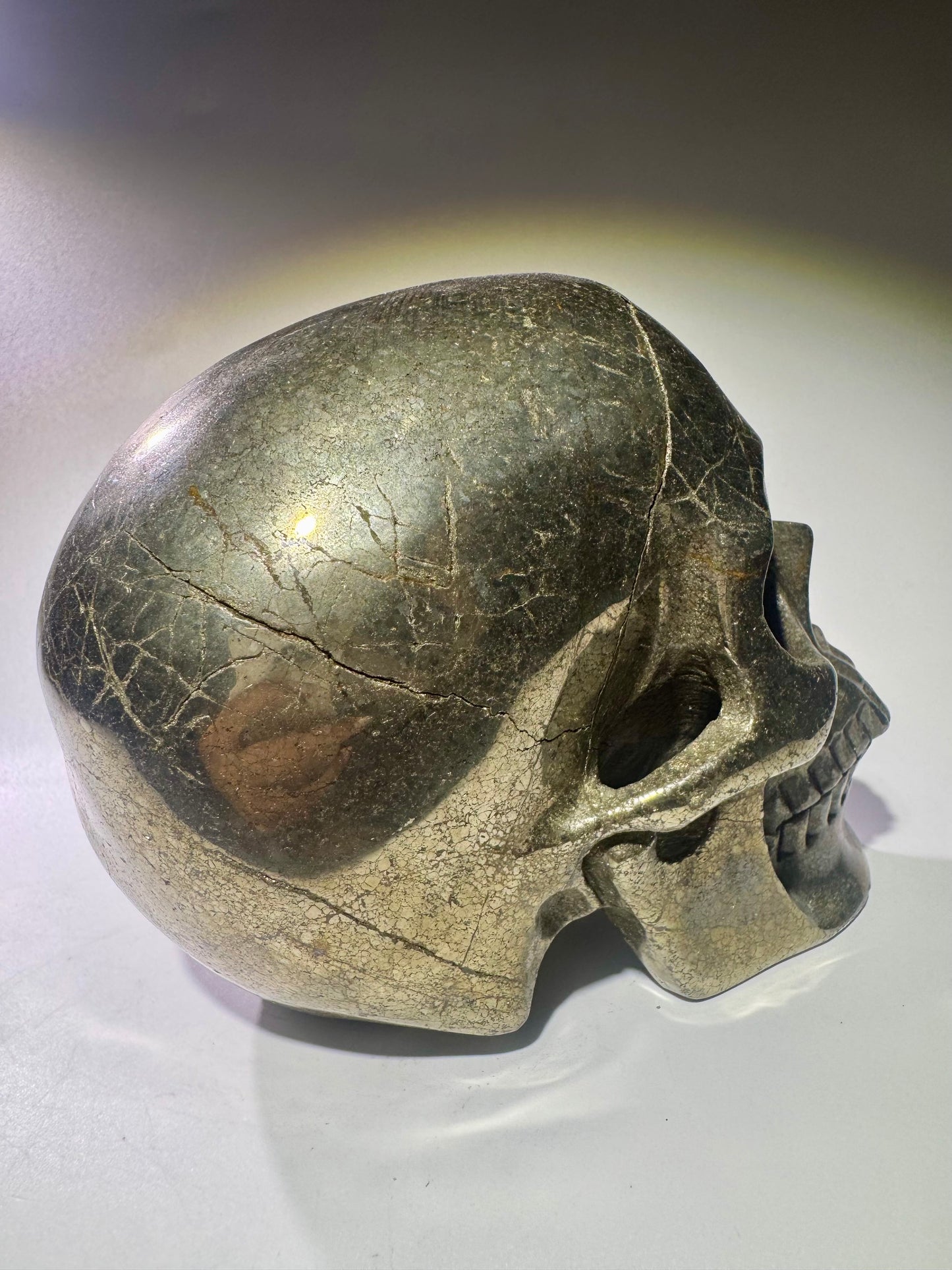 Massiver Pyrit Totenkopf – 12 cm, 2.45 kg – Hochwertige Kristallskulptur in realistischer Ausarbeitung