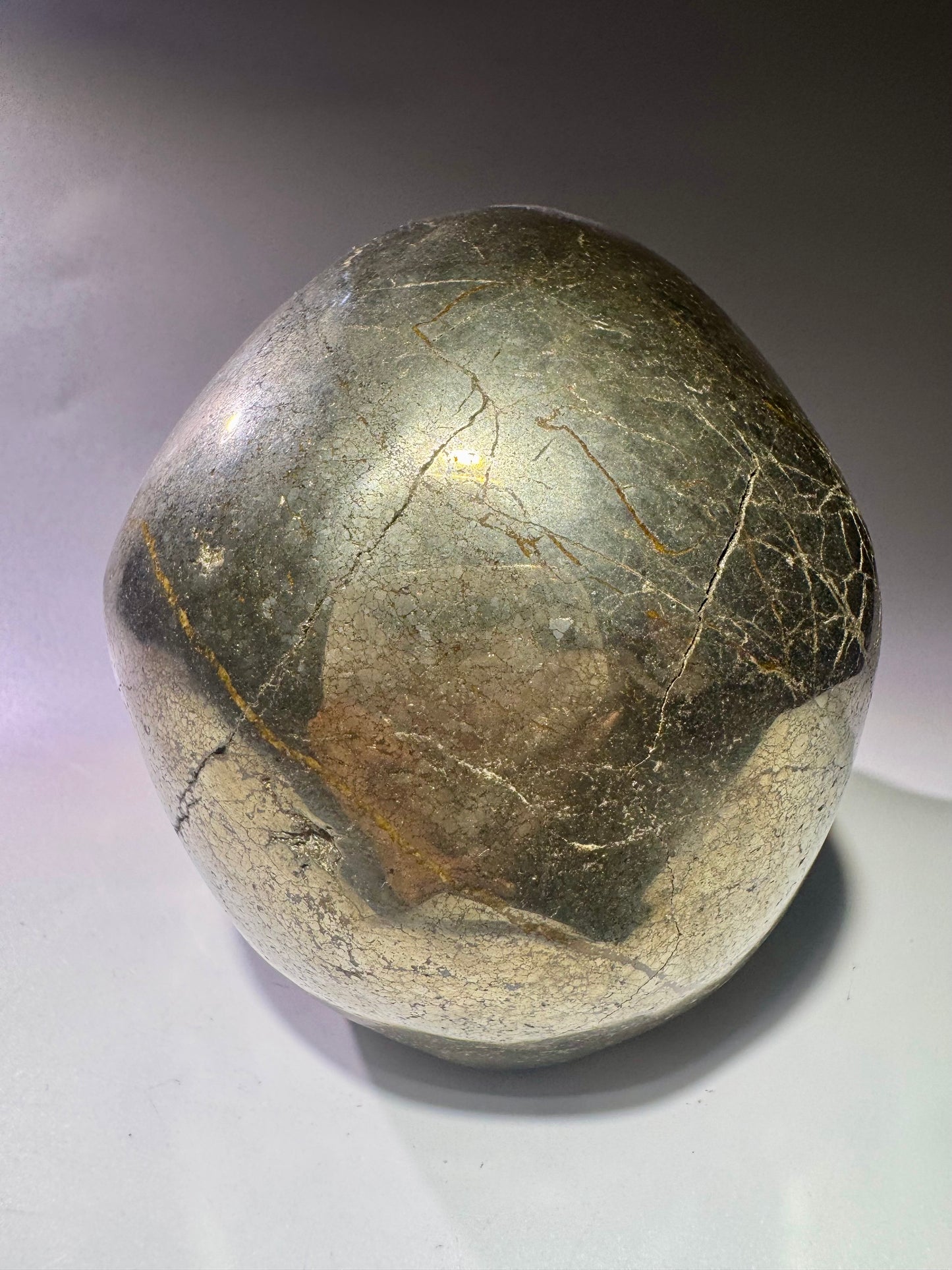 Massiver Pyrit Totenkopf – 12 cm, 2.45 kg – Hochwertige Kristallskulptur in realistischer Ausarbeitung