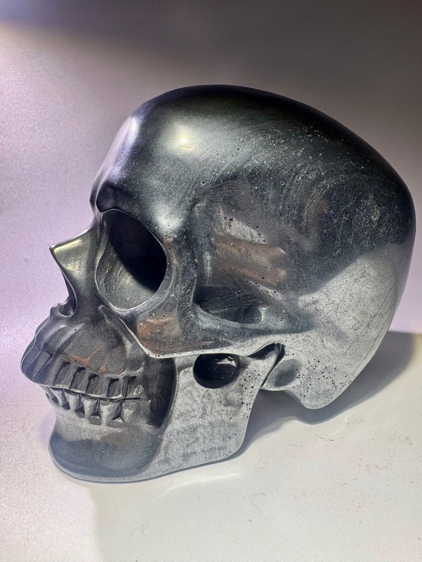 Super realistischer Totenkopf aus Hämatit Kristall - 12cm, 2.69kg