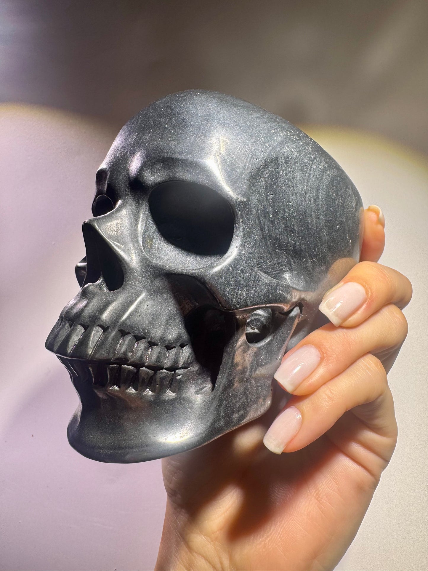 Super realistischer Totenkopf aus Hämatit Kristall - 12cm, 2.69kg