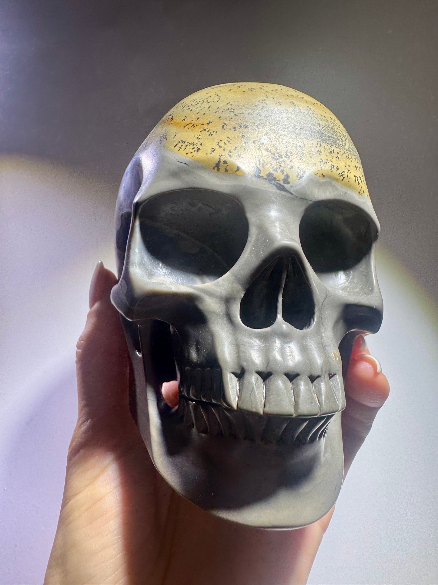 Totenkopf aus Picture Jasper – 12cm realistische Kristallskulptur 💀 – Natur pur in Stein verewigt