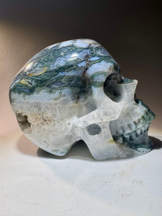 Super realistischer Totenkopf Kristall Green Moss Acha 12.5 cm - 1.28kg