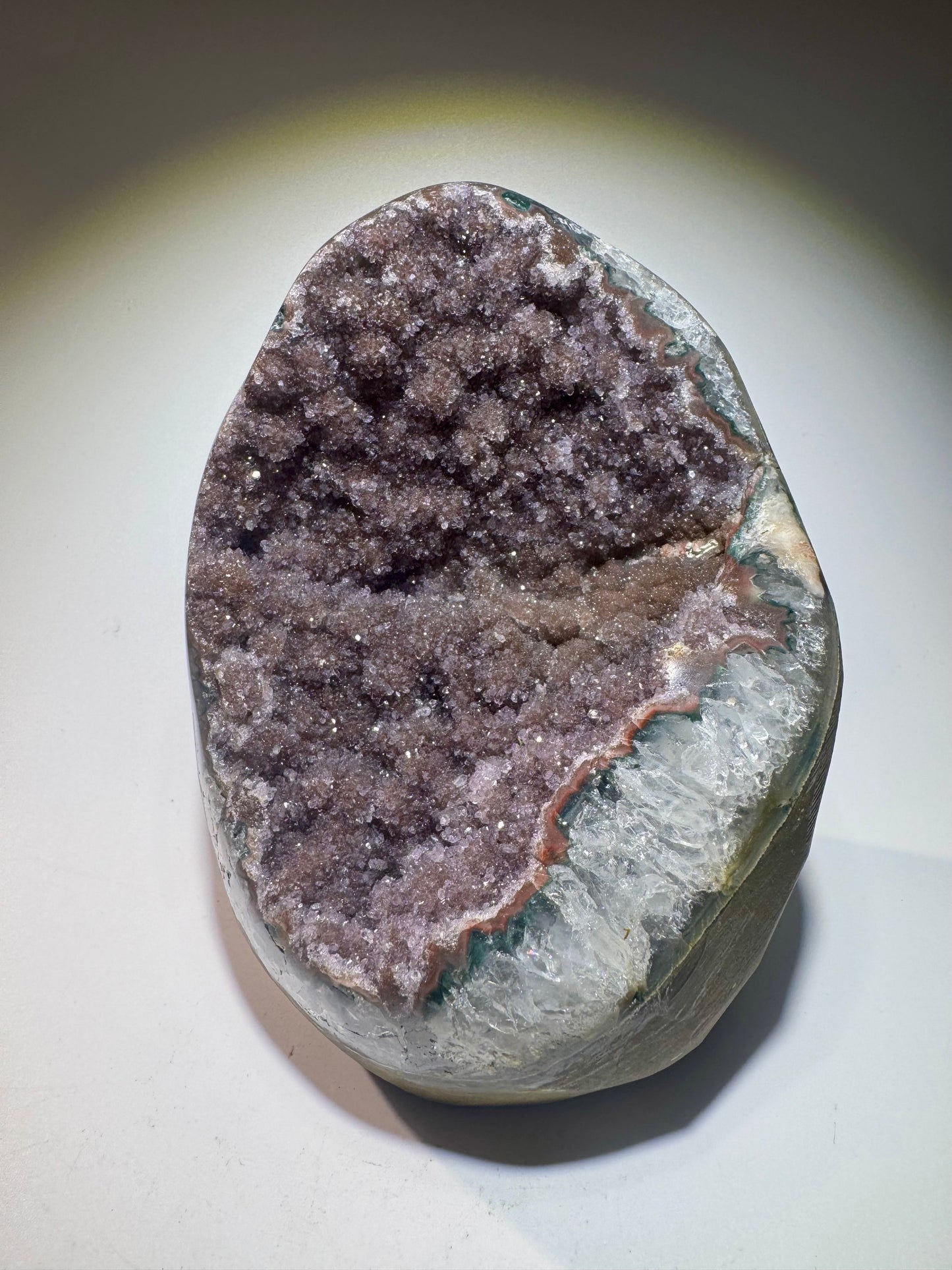 Seltene Sugary Rainbow Amethyst Cutbase – 14 cm, 1.6 kg – Altrosa-lila Doppelkristallisation aus Uruguay 💜