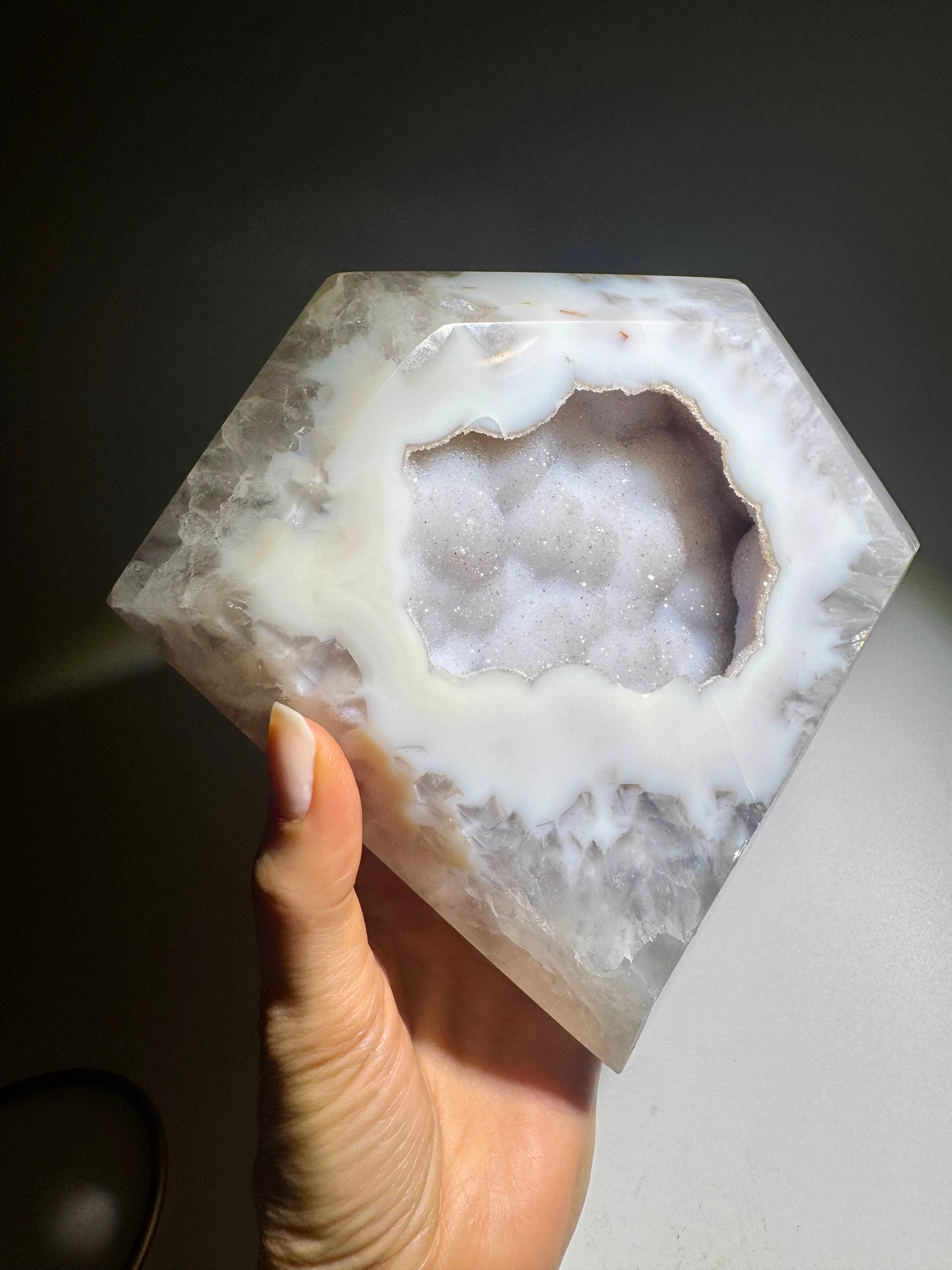 Wunderschöner Achat Diamant – 16 cm, 1.54 kg – Exklusive Edelstein-Skulptur in Diamantform 💎