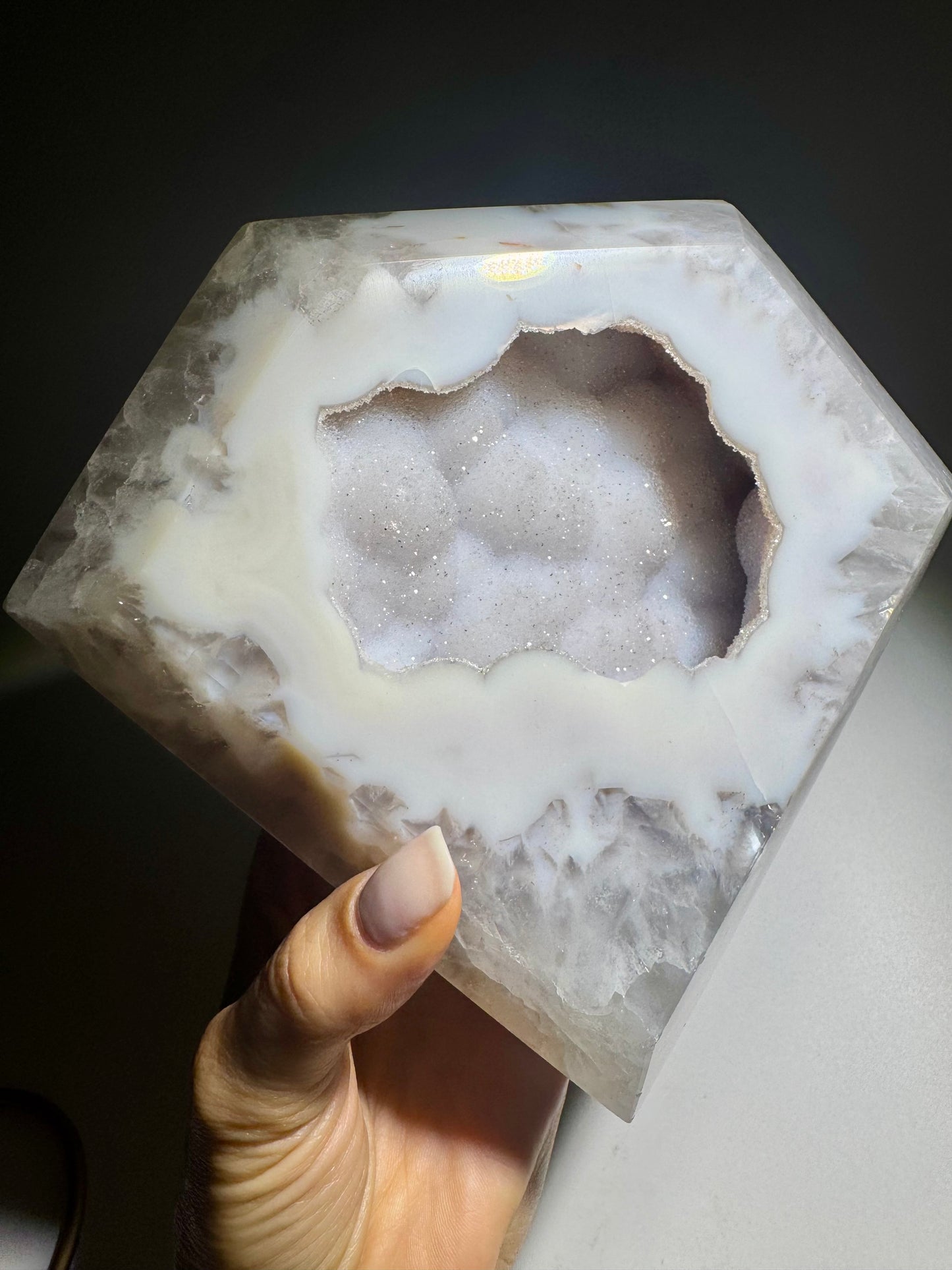 Wunderschöner Achat Diamant – 16 cm, 1.54 kg – Exklusive Edelstein-Skulptur in Diamantform 💎