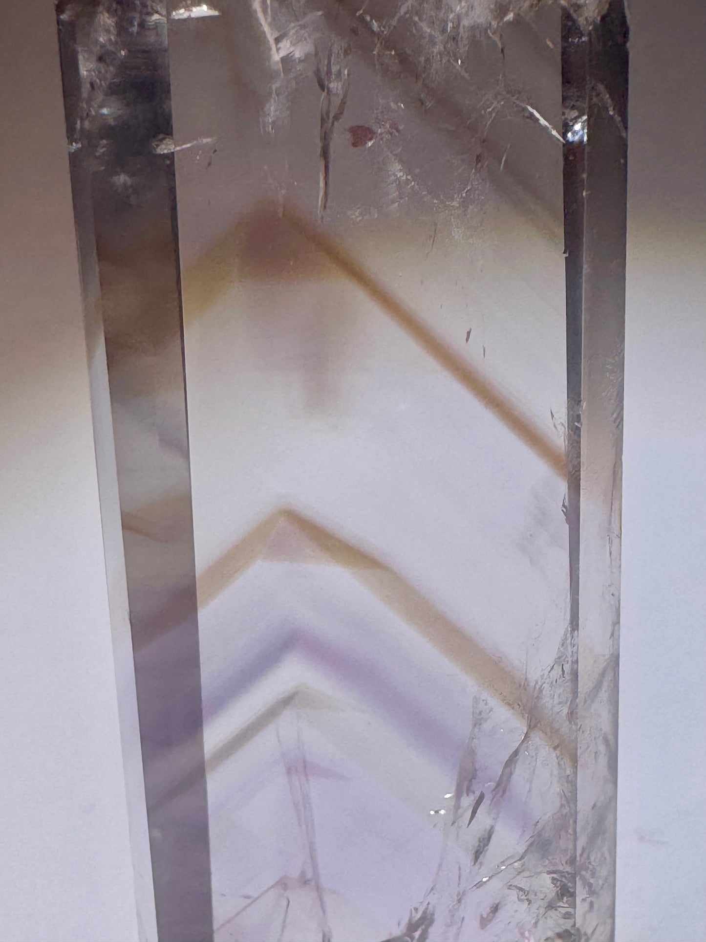 Ametrin-Phantomspitze mit fluoreszierenden Citrin-Phantomen & Regenbögen – 7,5 cm, Museumsqualität aus Brasilien