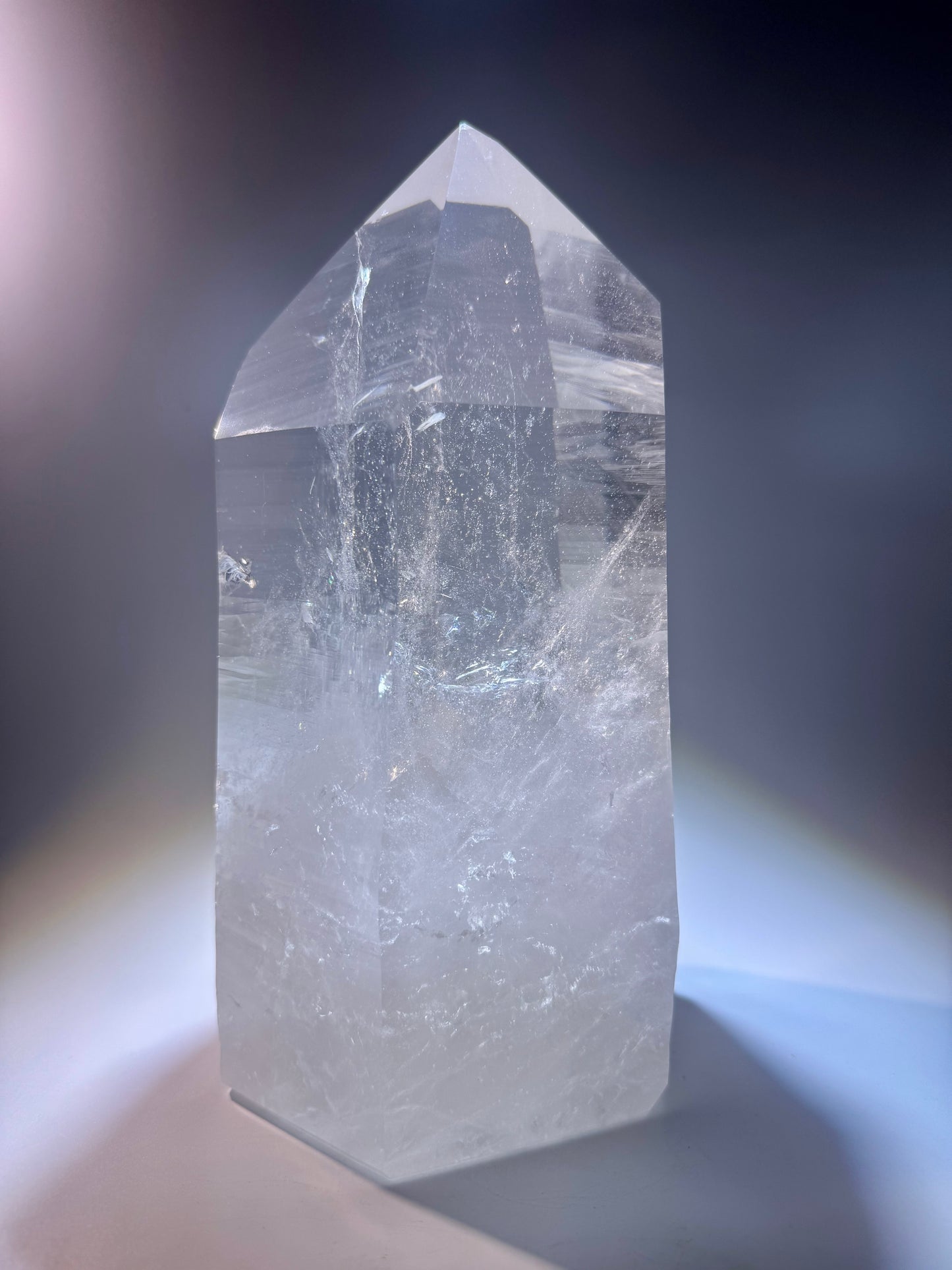Riesige Lemurian-Spitze aus Brasilien, 23cm, 3.89kg – naturbelassen, extra klar & mit Regenbogen ✨