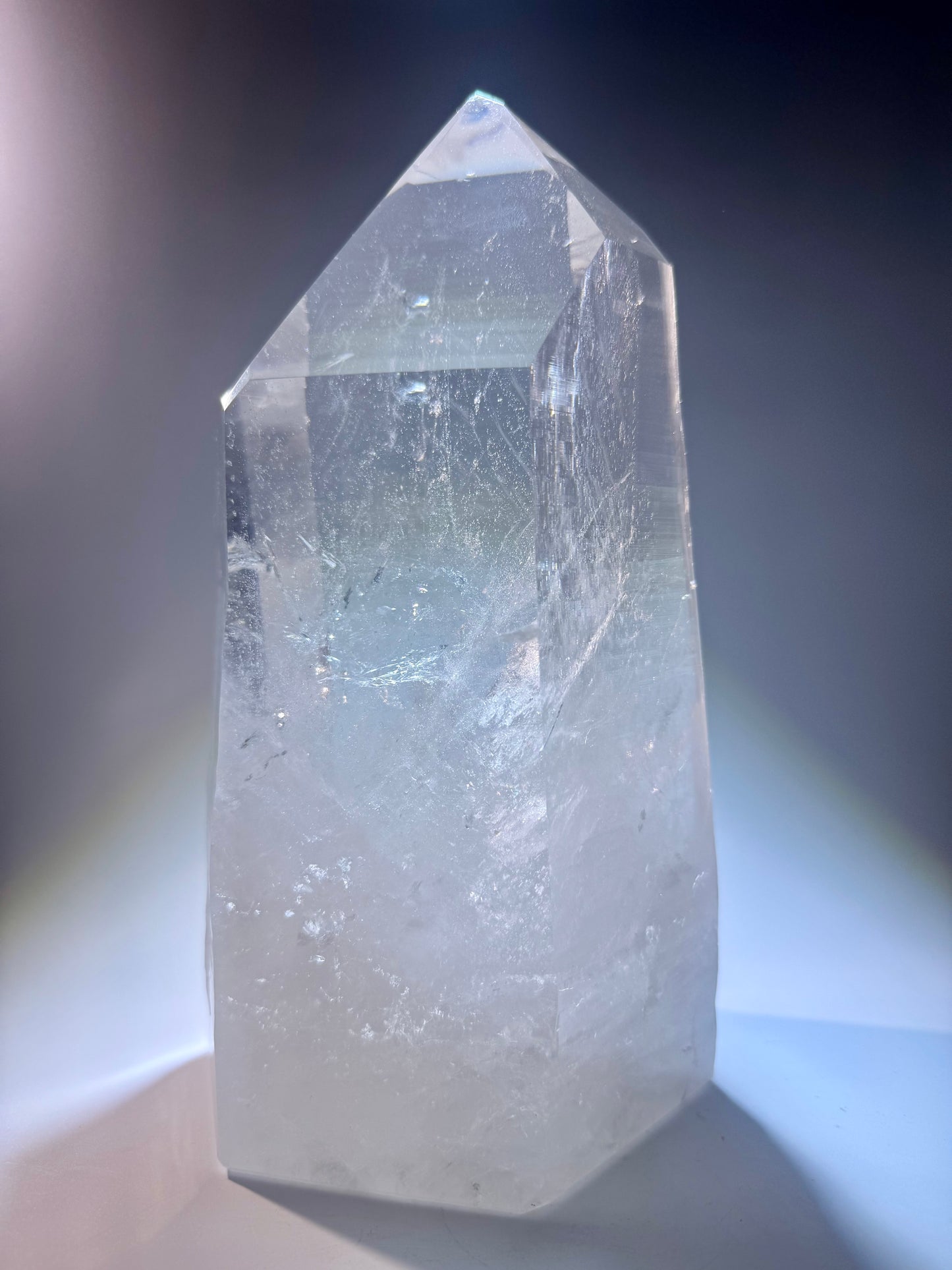 Riesige Lemurian-Spitze aus Brasilien, 23cm, 3.89kg – naturbelassen, extra klar & mit Regenbogen ✨
