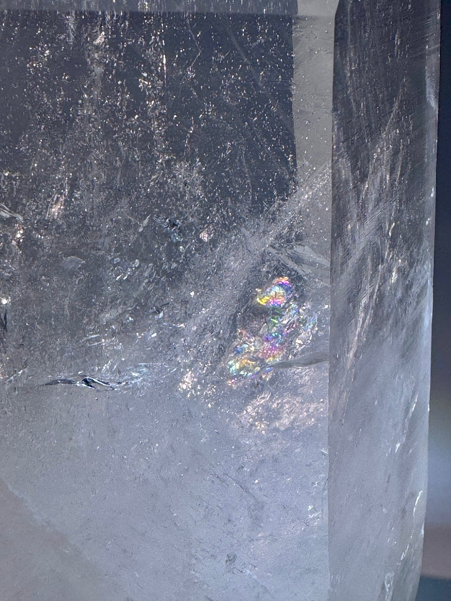 Riesige Lemurian-Spitze aus Brasilien, 23cm, 3.89kg – naturbelassen, extra klar & mit Regenbogen ✨