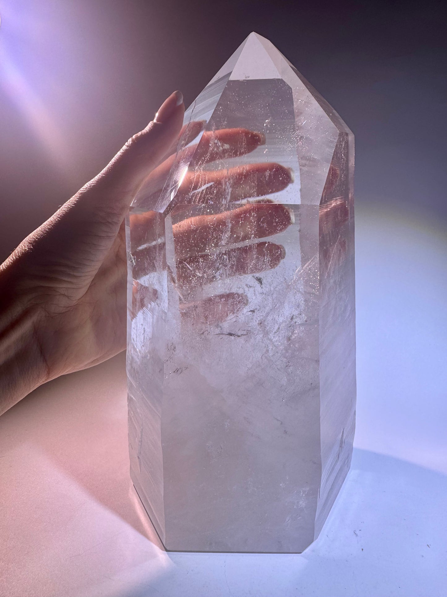 Riesige Lemurian-Spitze aus Brasilien, 23cm, 3.89kg – naturbelassen, extra klar & mit Regenbogen ✨