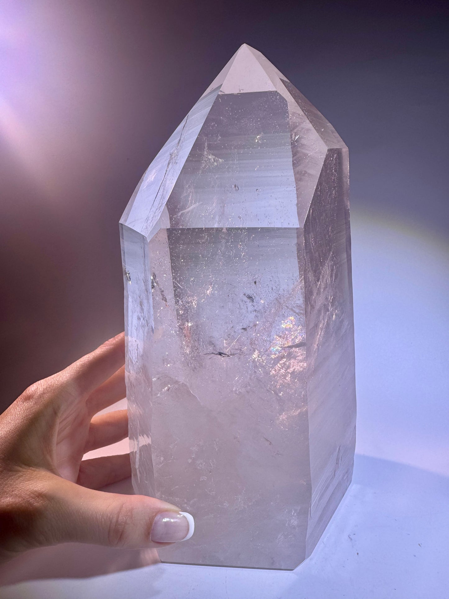 Riesige Lemurian-Spitze aus Brasilien, 23cm, 3.89kg – naturbelassen, extra klar & mit Regenbogen ✨