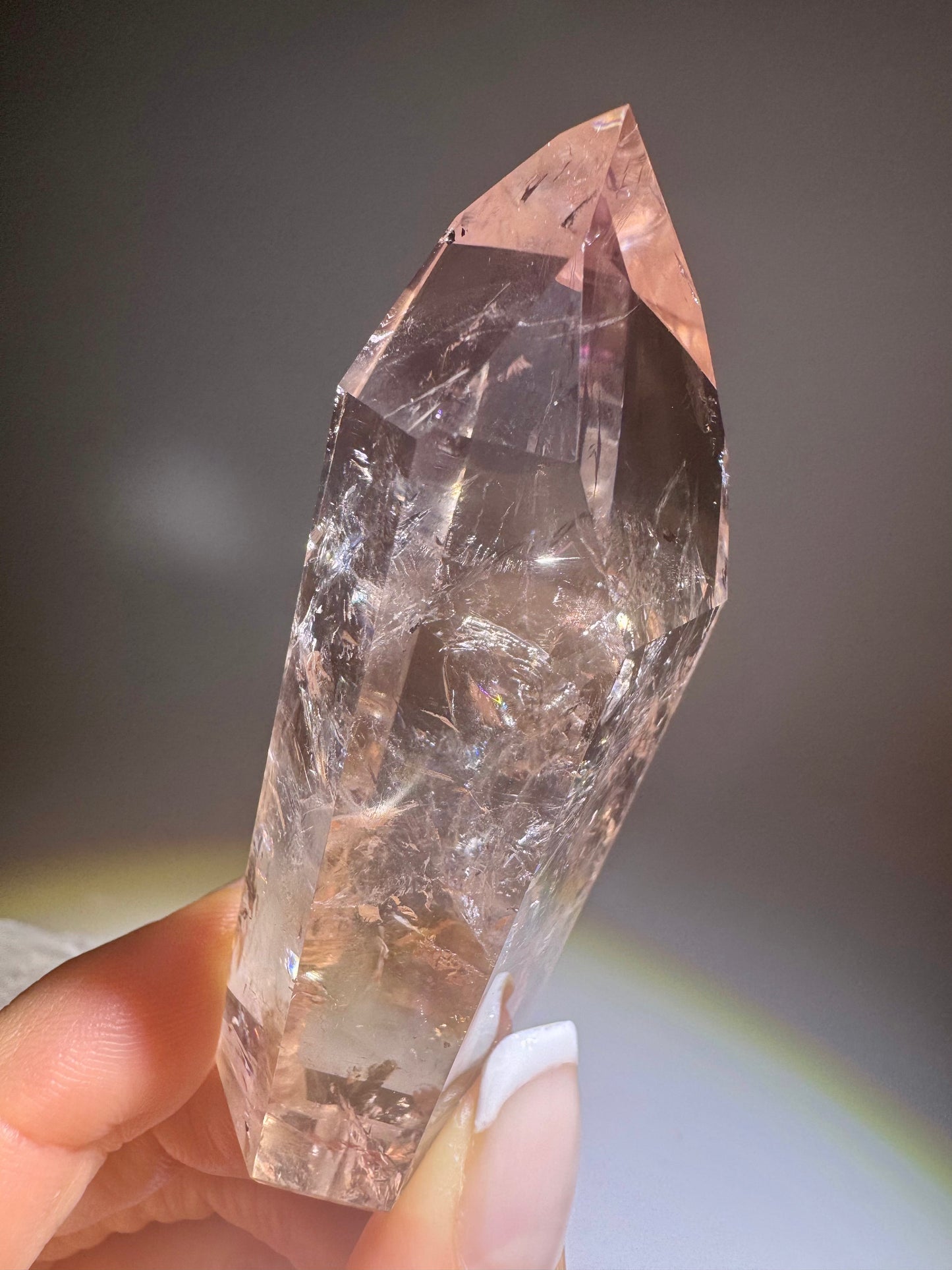 Fluoreszierende Ametrin-Phantomspitze aus Brasilien – Amethyst trifft Citrin mit UV-Effekt & Regenbogen