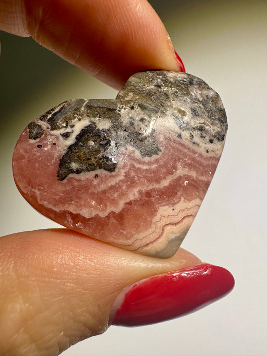 Herziges Rhodochrosit-Herz mit wunderbarem Farbverlauf 💖 - 3.2cm