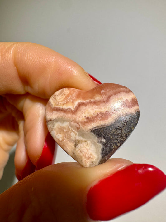Süsses Rhodochrosit-Herz mit wunderbarem Farbverlauf 💖 - 2.6cm
