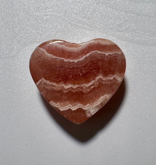 Knuffiges Rhodochrosit-Herz mit wunderbarem Farbverlauf 💖 - 1.7cm