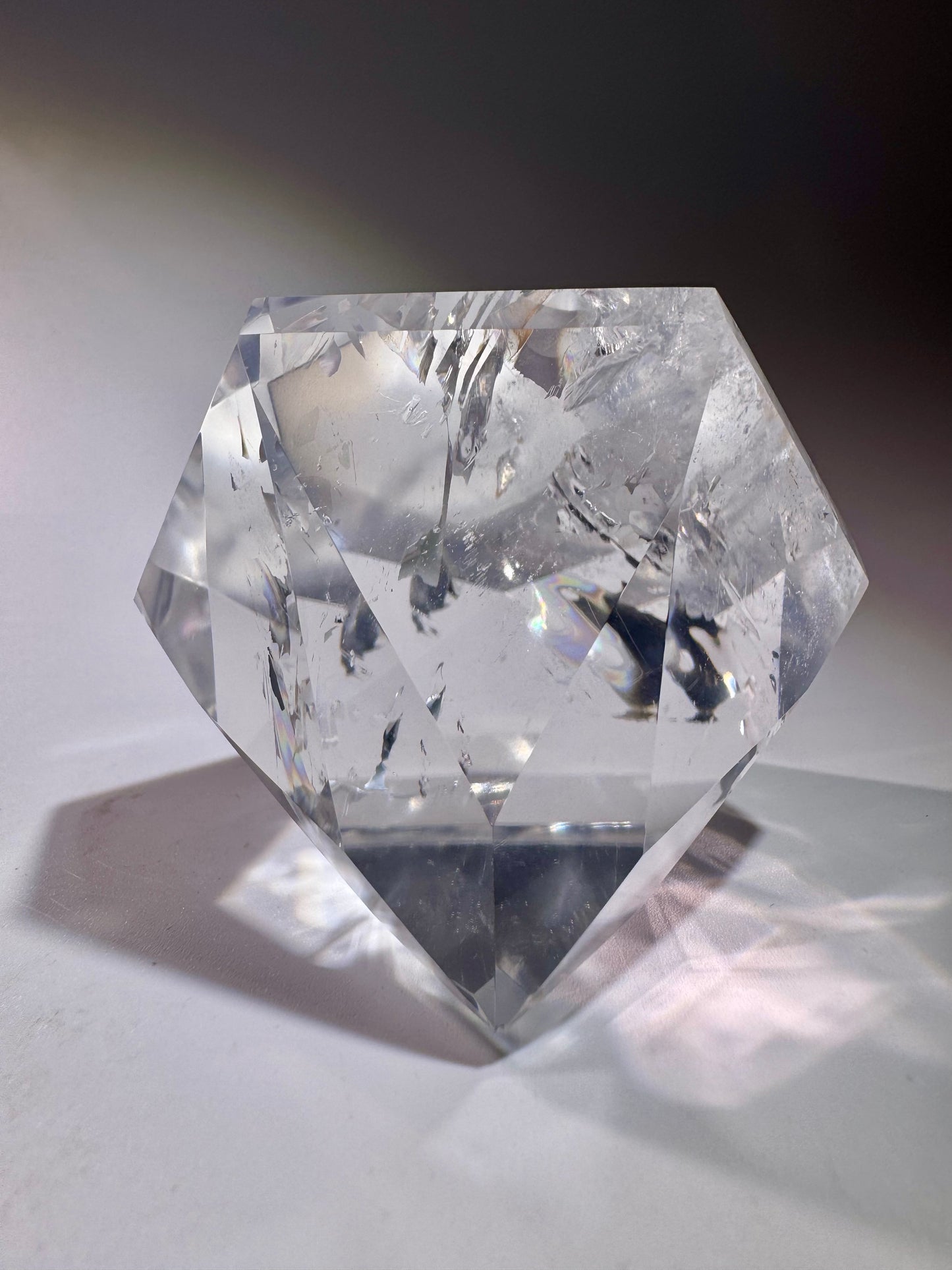 Facettierter Bergkristall 6.4 cm – extra klar, High-End Diamantschliff aus Brasilien