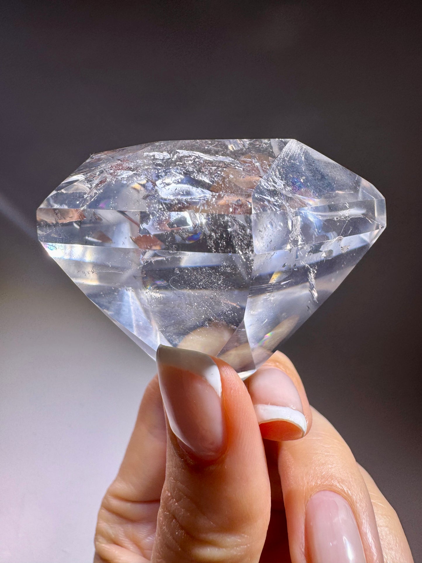 Facettierter Bergkristall 6.4 cm – extra klar, High-End Diamantschliff aus Brasilien