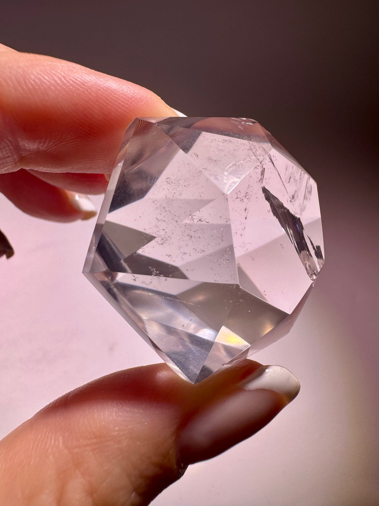Facettierter Bergkristall mit Regenbogen – 5 cm, 84 g, Diamantschliff, extra klar aus Brasilien
