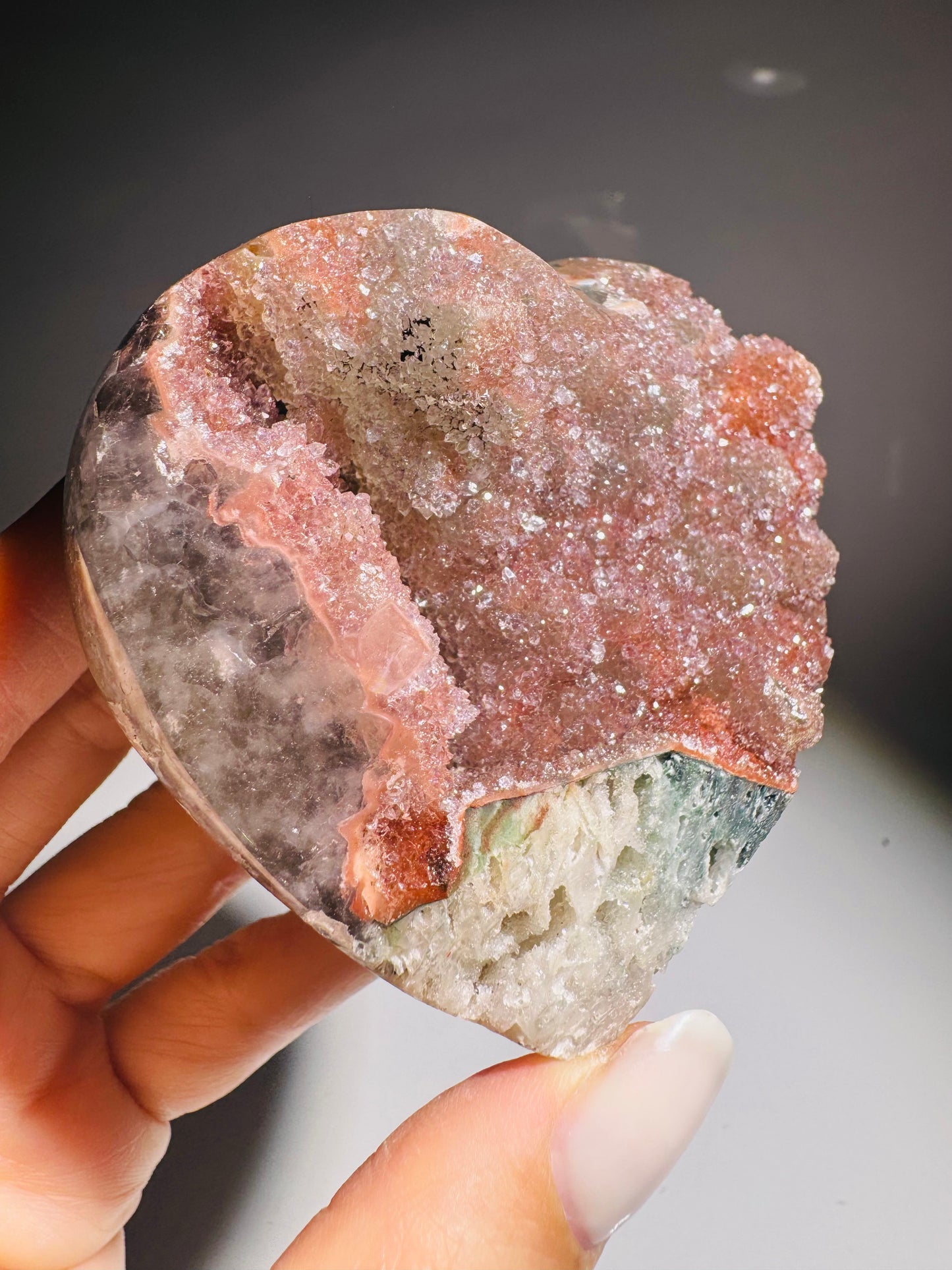 Rainbow Amethyst Herz 7,6 cm – Rote Doppelkristallisation in Premium Qualität