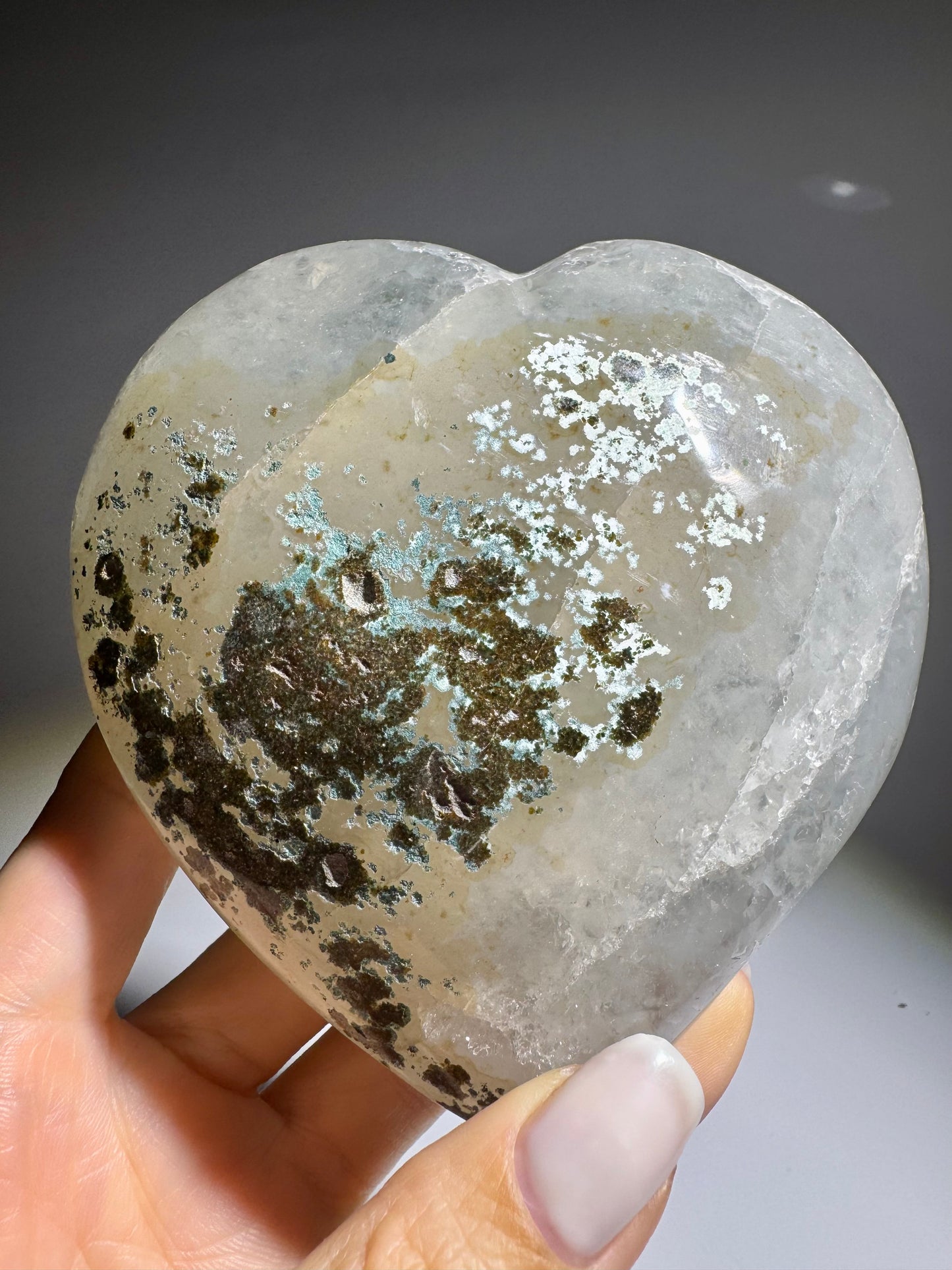 Einzigartiges Rainbow Amethyst Herz 10,2 cm – seltene Doppelkristallisation