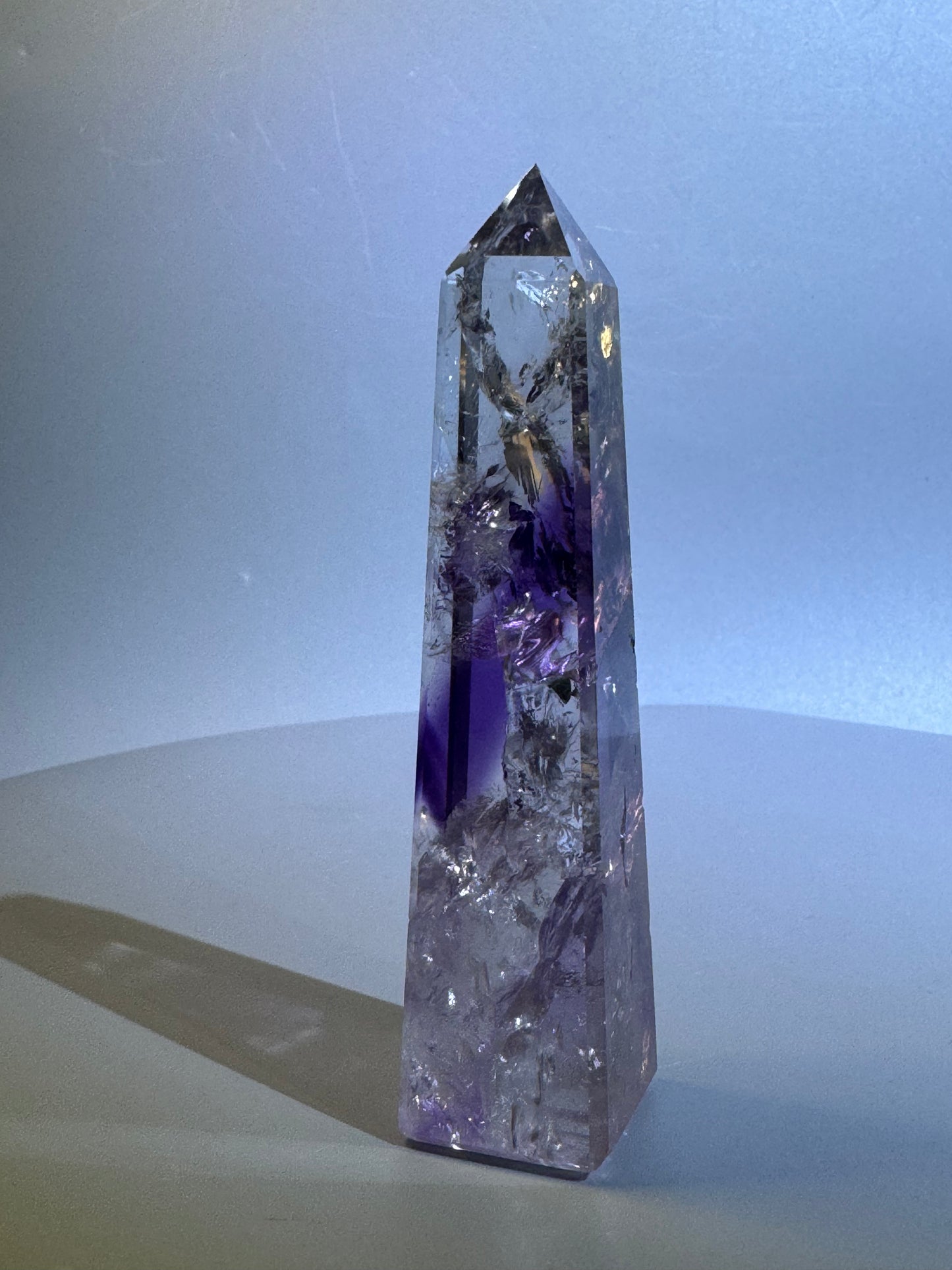 Bezaubernde Phantom Amethyst Spitze – 10.7 cm, 1A-Qualität (extra klar)