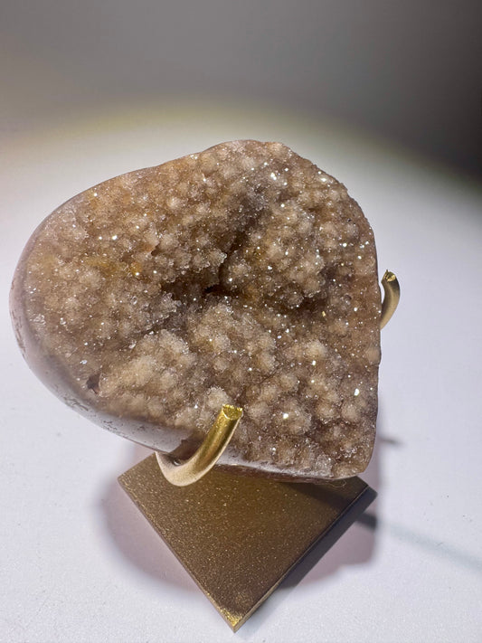 Achat-Herz mit Galaxie-Effekt auf goldenem Ständer ca. 7 x 6 cm – Brasilien Unikat