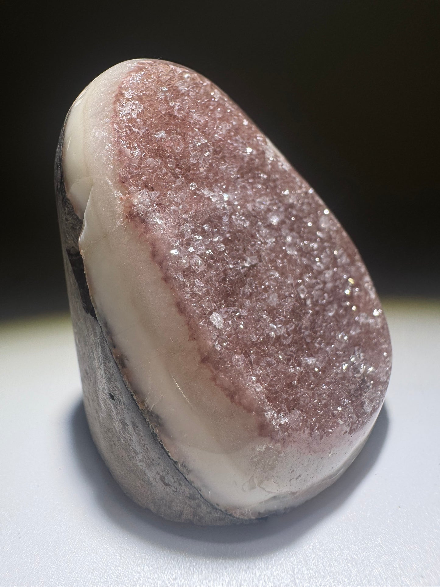 Altrosa Rainbow Amethyst Cutbase – Selten, 6 cm, 168 g, Uruguay 💗✨