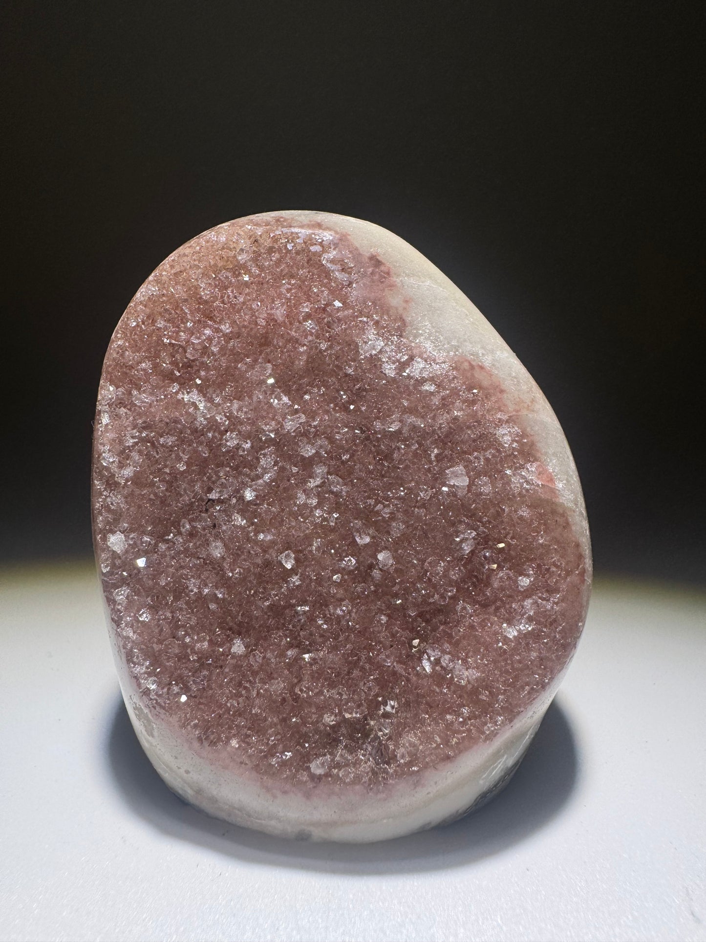 Altrosa Rainbow Amethyst Cutbase – Selten, 6 cm, 168 g, Uruguay 💗✨