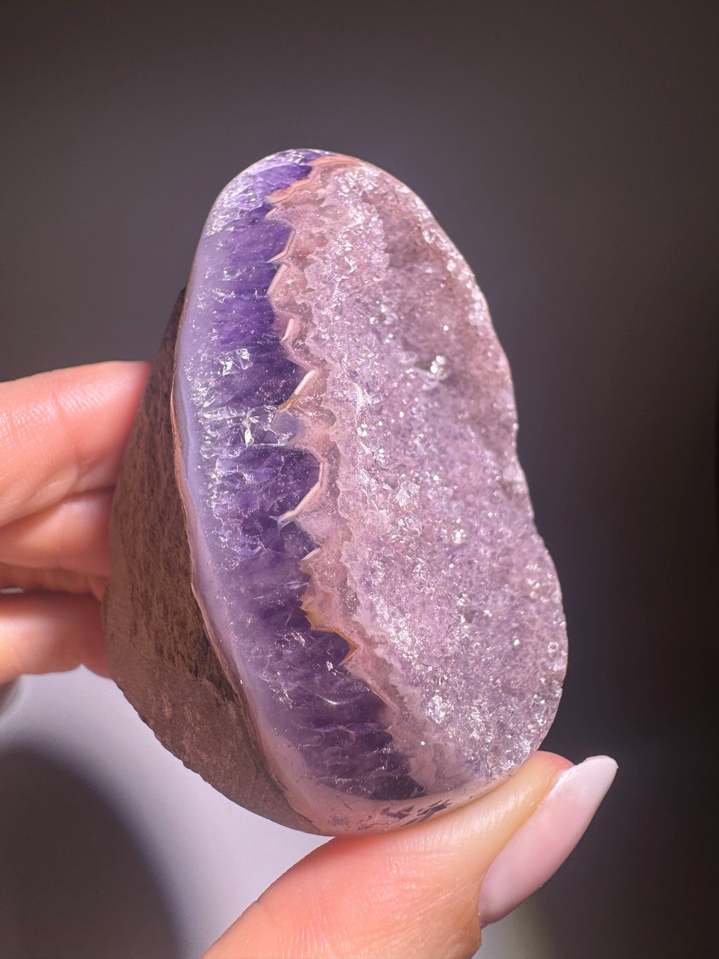 Rainbow Amethyst Cutbase Flieder & Rosa Banding – 6,7 cm, 172 g ✨🌸