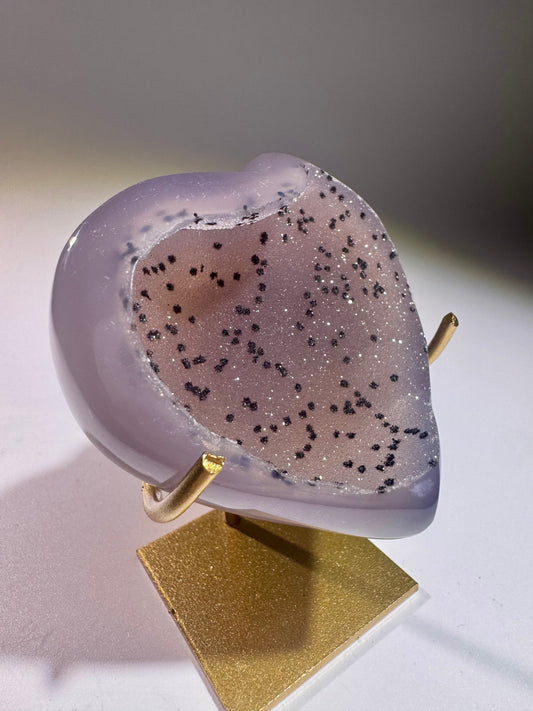 Achat-Herz mit Galaxie-Effekt auf goldenem Ständer ca. 7 x 6 cm – Brasilien Unikat