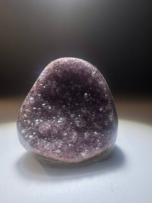 Seltene rote Rainbow Amethyst Cutbase Uruguay – 4,5 cm, 63 g 🌹✨