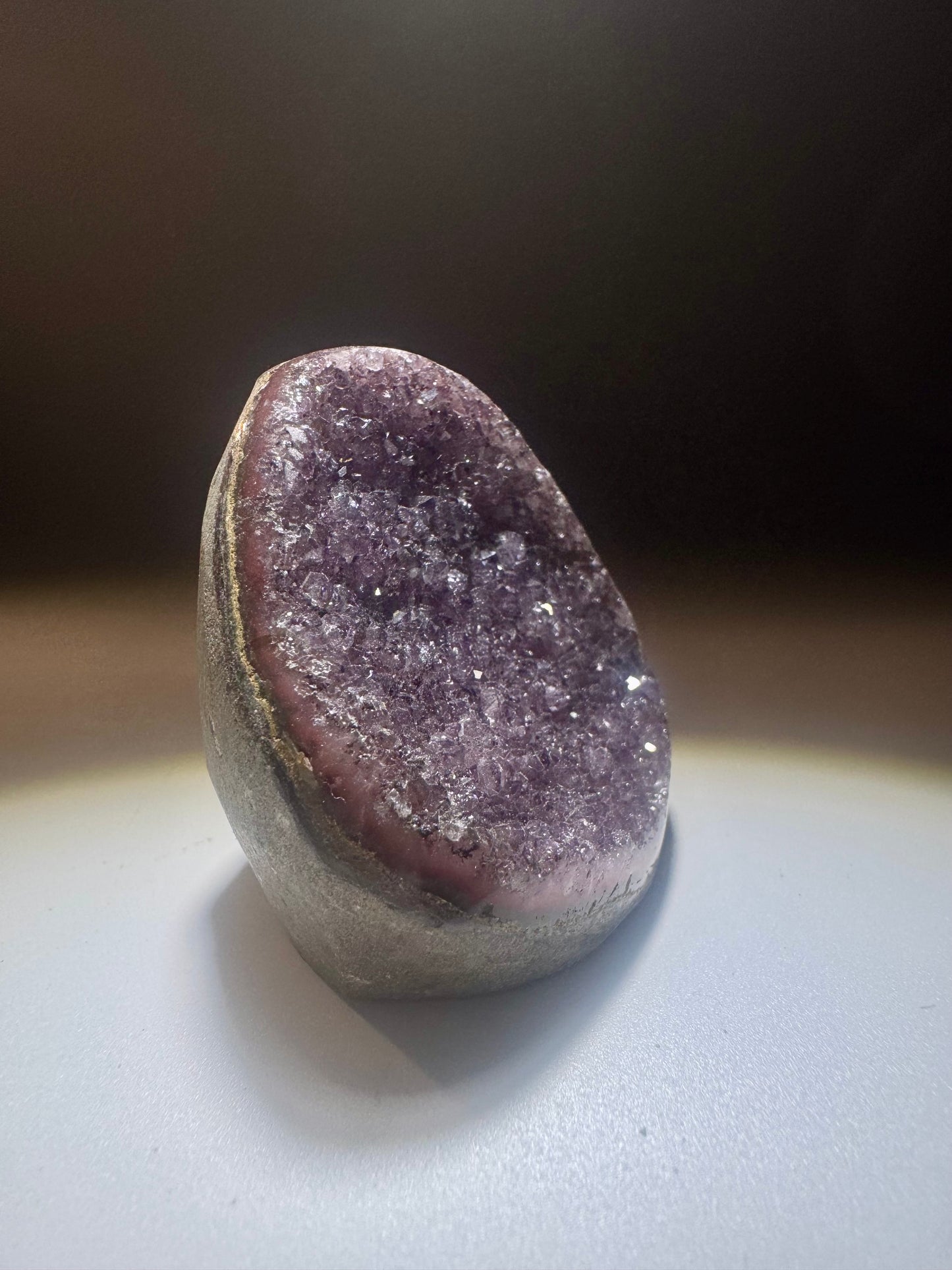 Seltene rote Rainbow Amethyst Cutbase Uruguay – 4,5 cm, 63 g 🌹✨