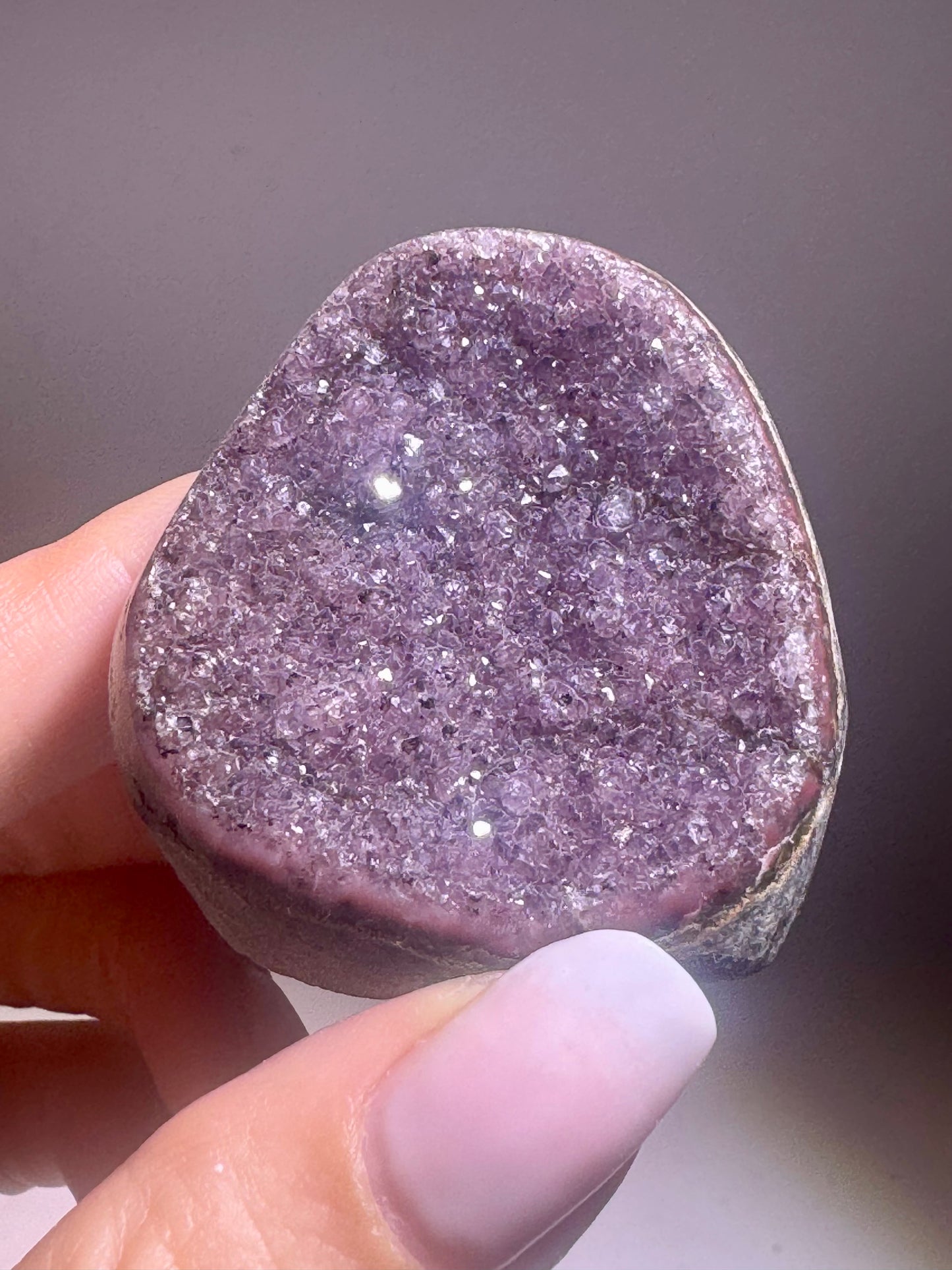 Seltene rote Rainbow Amethyst Cutbase Uruguay – 4,5 cm, 63 g 🌹✨