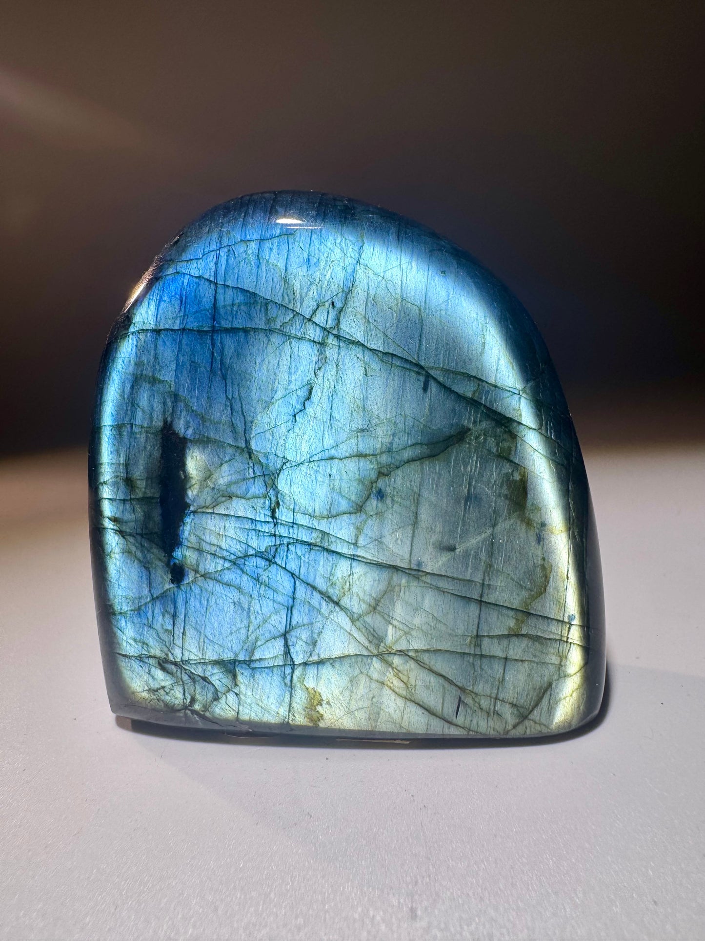 Labradorit 5.3 cm Madagaskar | intensiver Flash in Blau | Handgeschliffen Edelstein