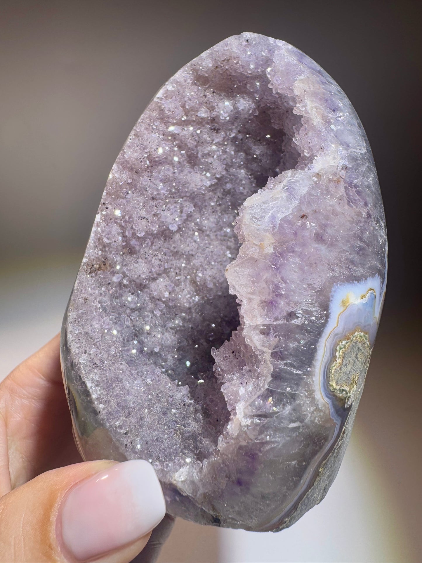 Rainbow Amethyst Cutbase 9 cm 403 g | Uruguay Amethyst mit funkelnder Doppelkristallisation