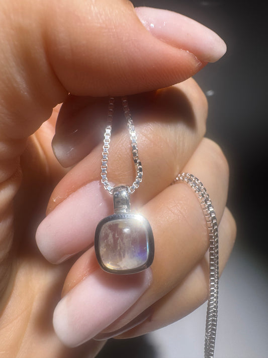 Pendentif en pierre de lune arc-en-ciel doux – Fait main en argent 925 💫